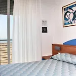 Riviera 3* קאורלה