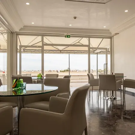 Riviera מלון 3*