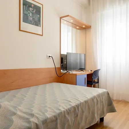 מלון Riviera 3*